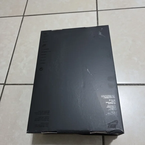 Air Jordan 4 Retro Sneakers - Picture 5 of 6